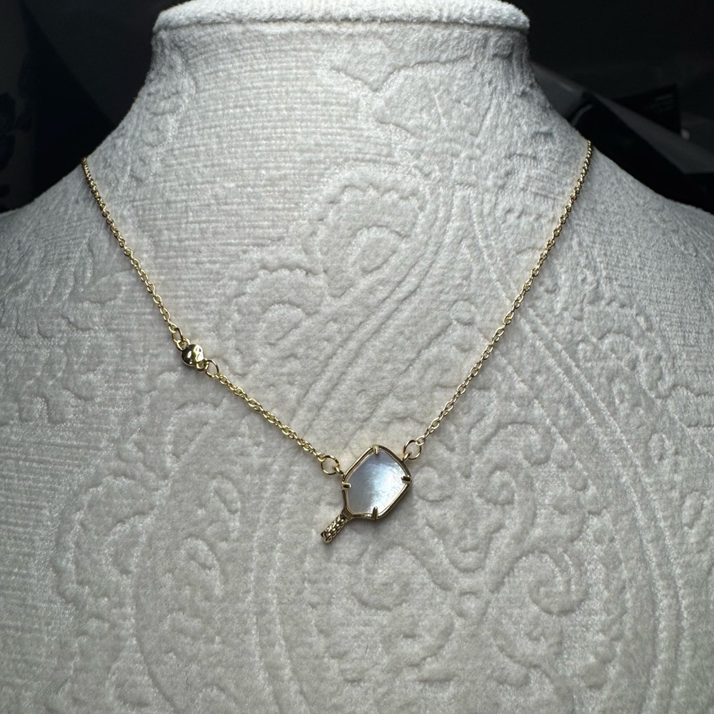 Elegant Gold Necklace with Iridescent Pendant